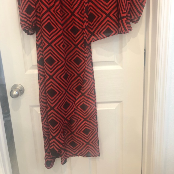 Red and black high low blouse - Picture 3 of 7